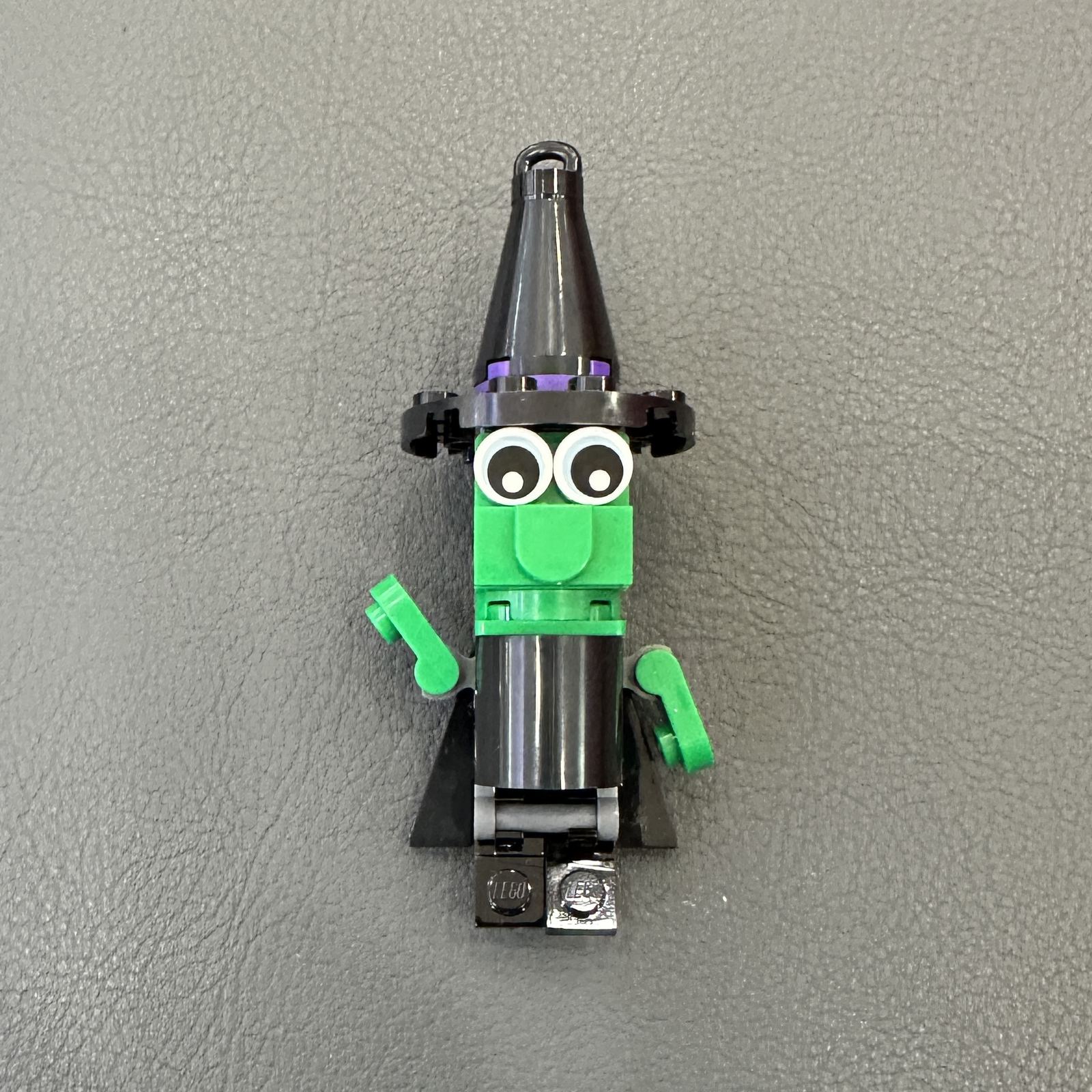 Bruja LEGO® terminada, vista frontal