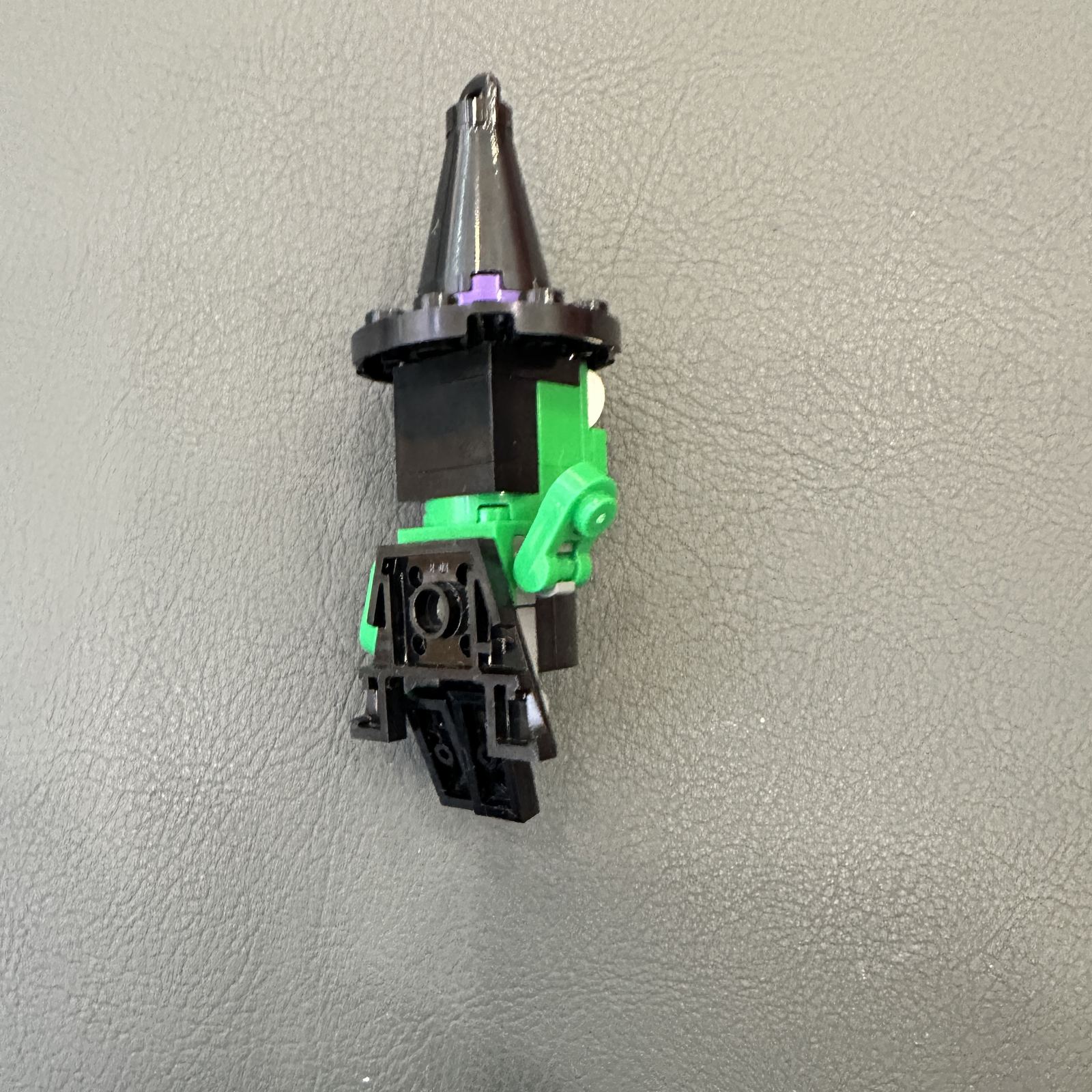 Bruja LEGO® terminada, otro ángulo
