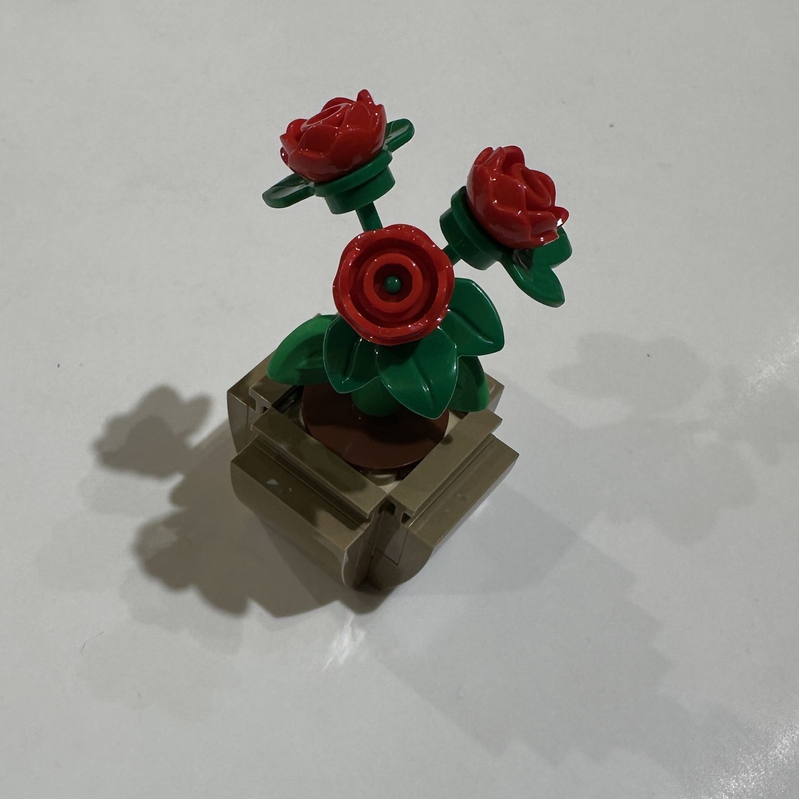 Flores LEGO® terminadas, en su maceta