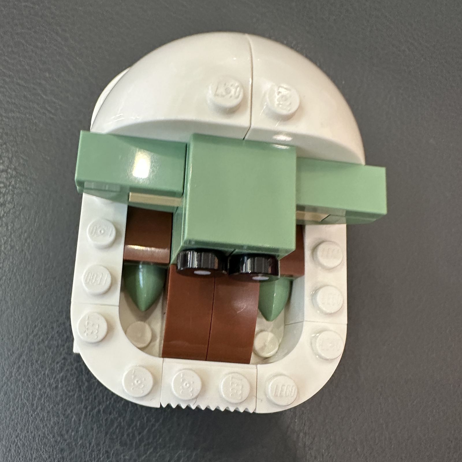 Grogu LEGO® terminado, vista frontal