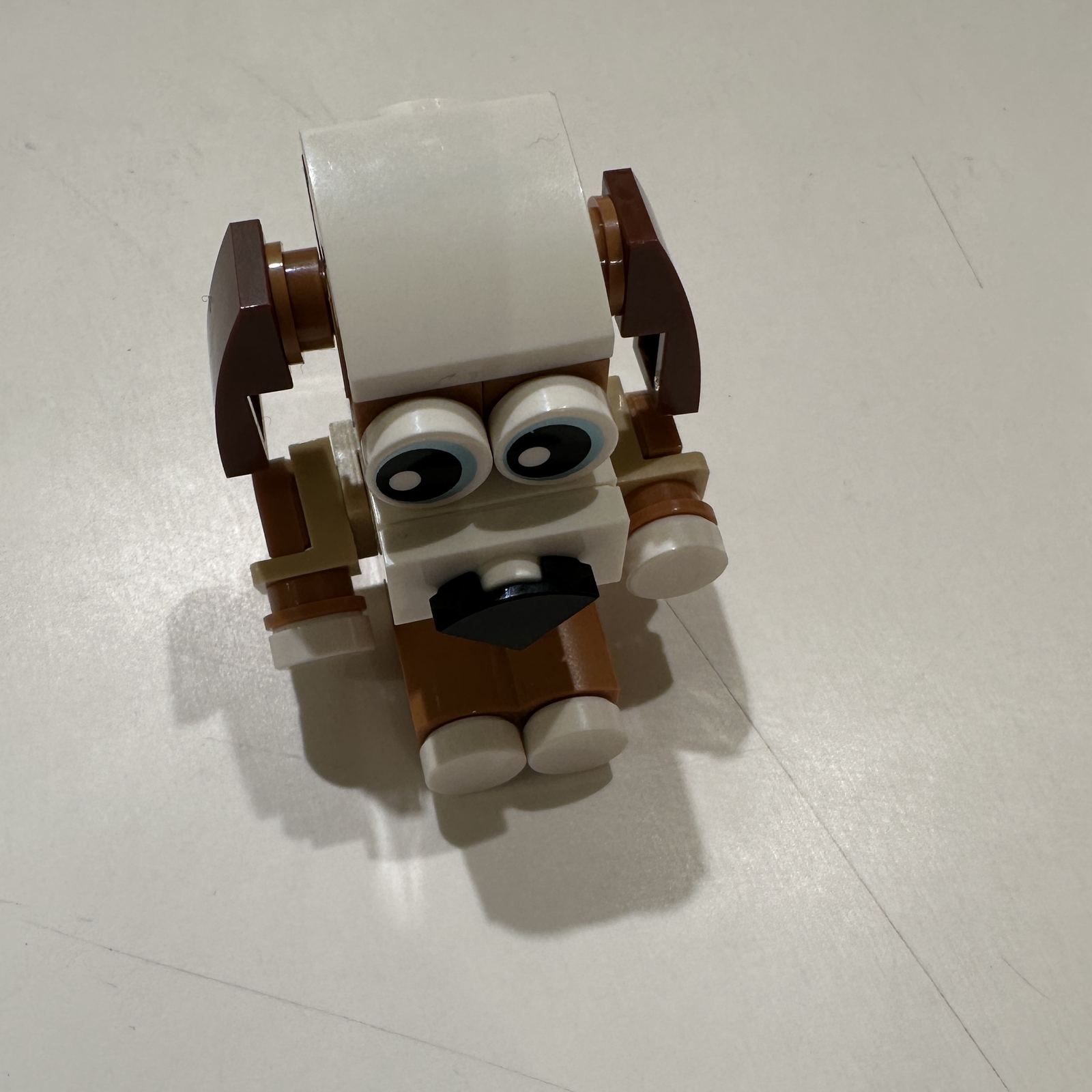 Perrito LEGO® terminado, primer plano