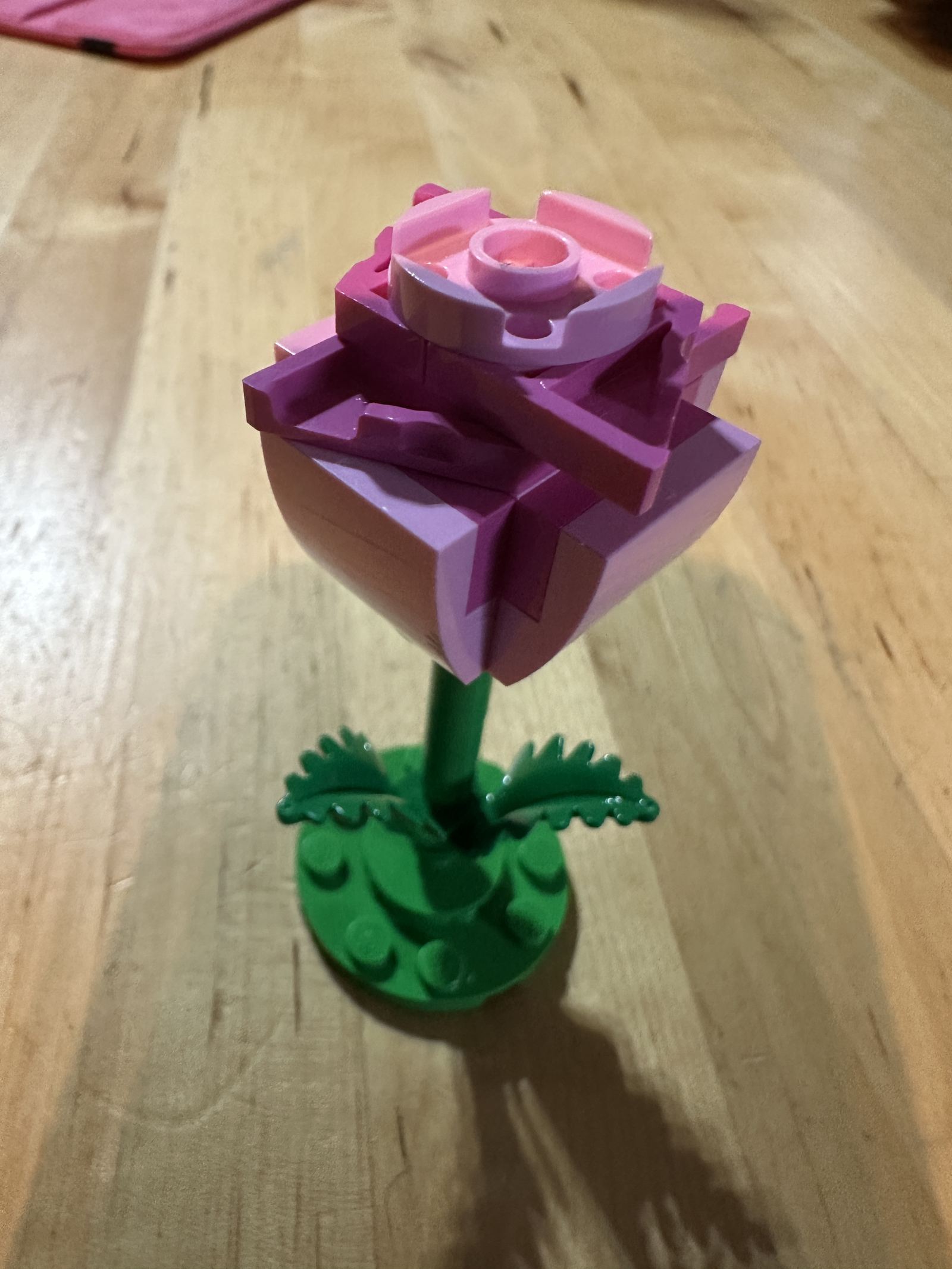 Rosa LEGO® terminada, detalle de los pétalos